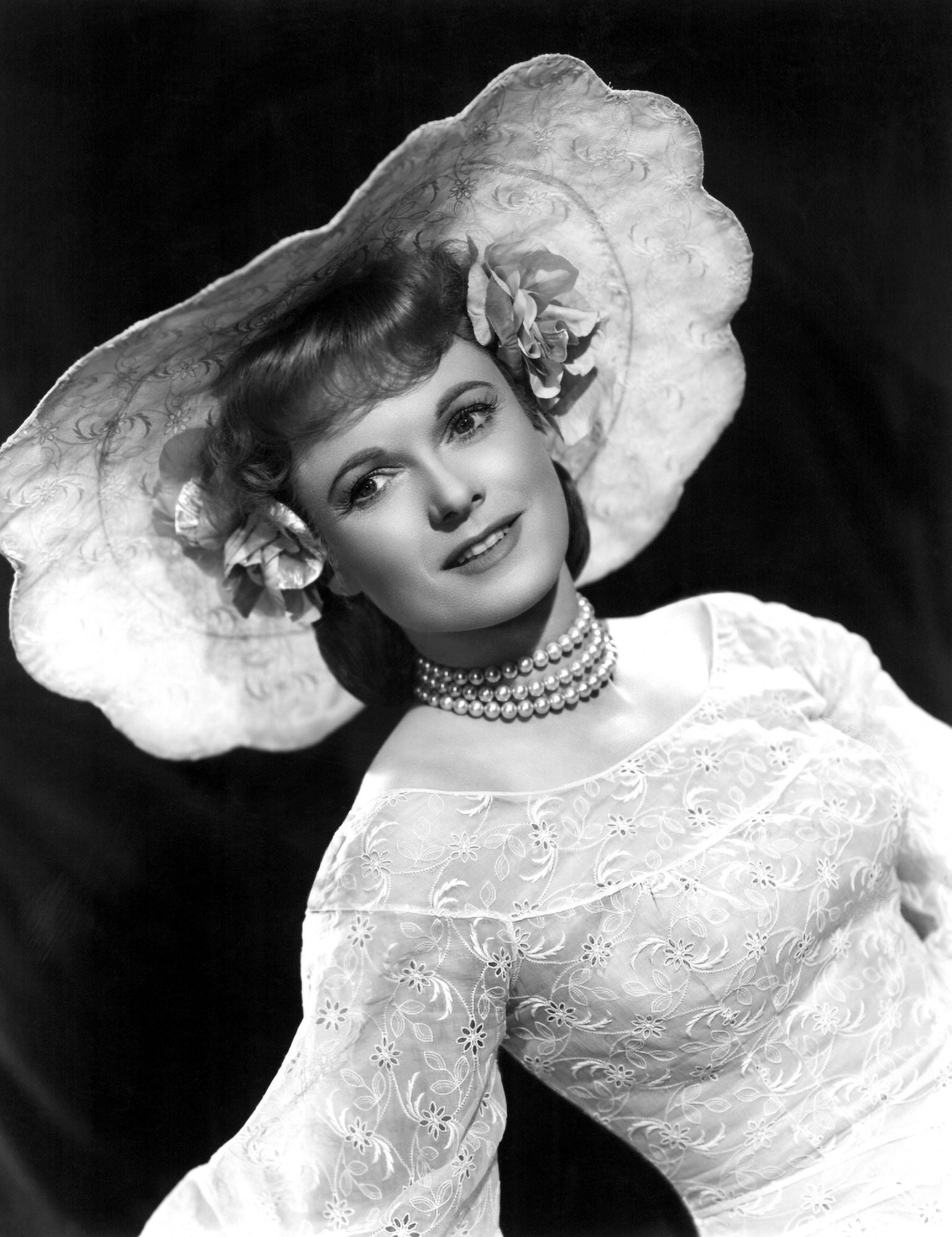 Anna Neagle Canvas Art - (16 x 20)