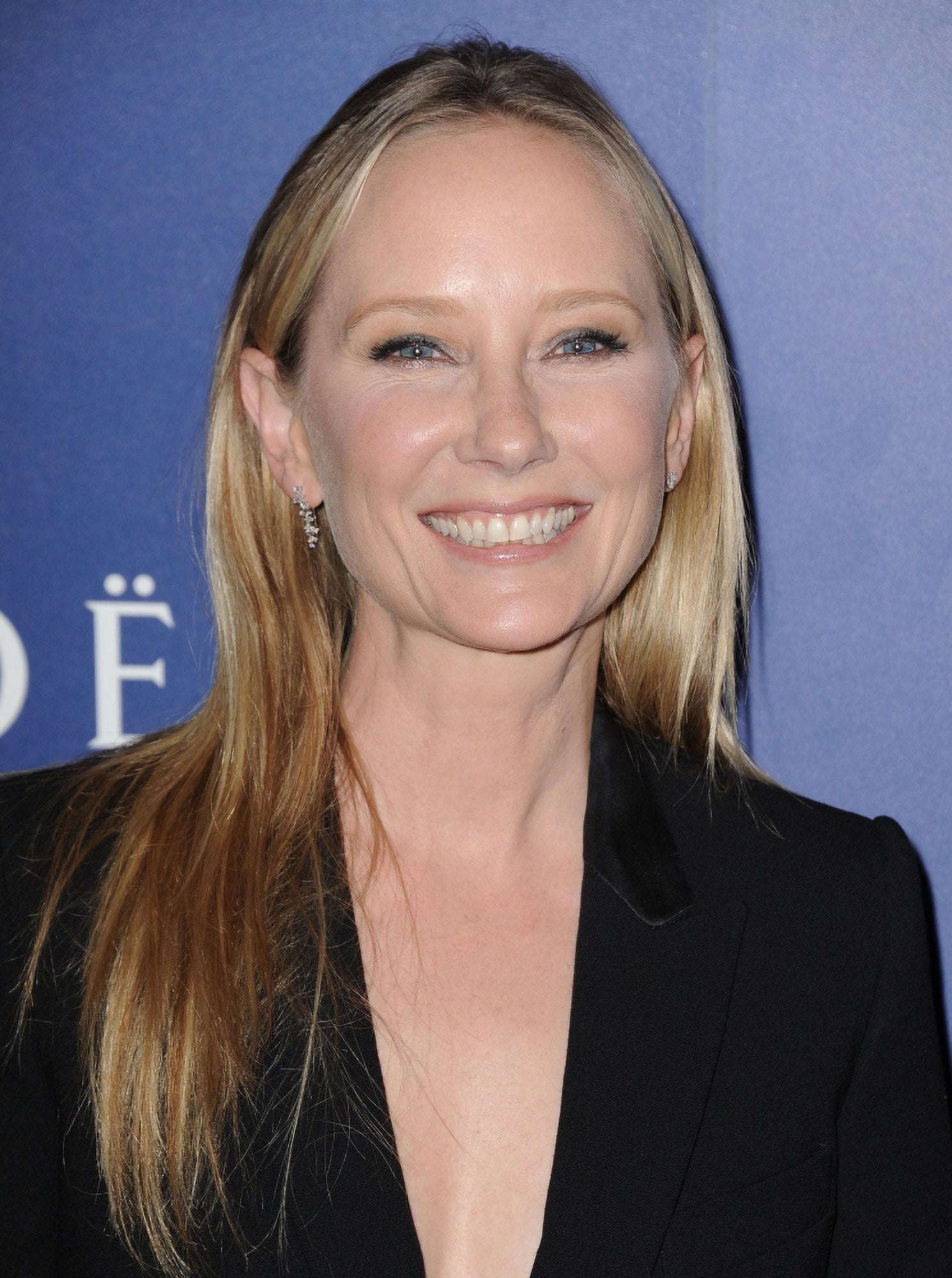 Anne Heche At Arrivals For The Hollywood Foreign Press Association (Hfpa) Installation Dinner Canvas Art - (16 x 20)