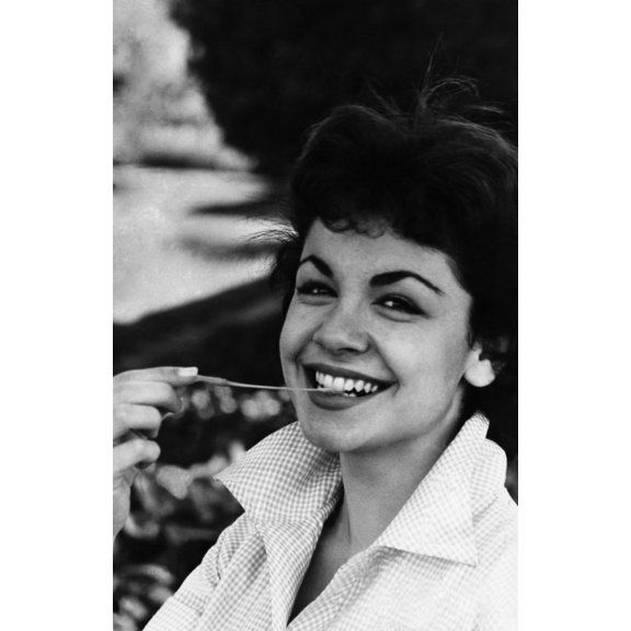 Annette Funicello Canvas Art - (16 x 20)