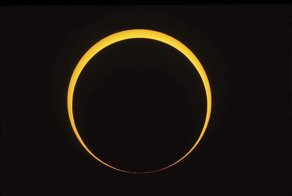 Annular eclipse showing reverse Bailys beads effect Canvas Art - Alan DyerStocktrek Images (18 x 12)