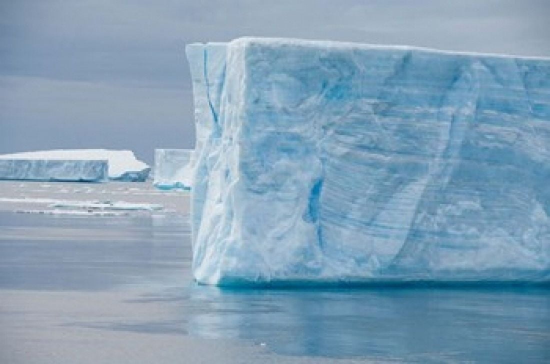 Antarctica Antarctic Sound Tabular icebergs Canvas Art - Cindy Miller Hopkins DanitaDelimont (17 x 11)