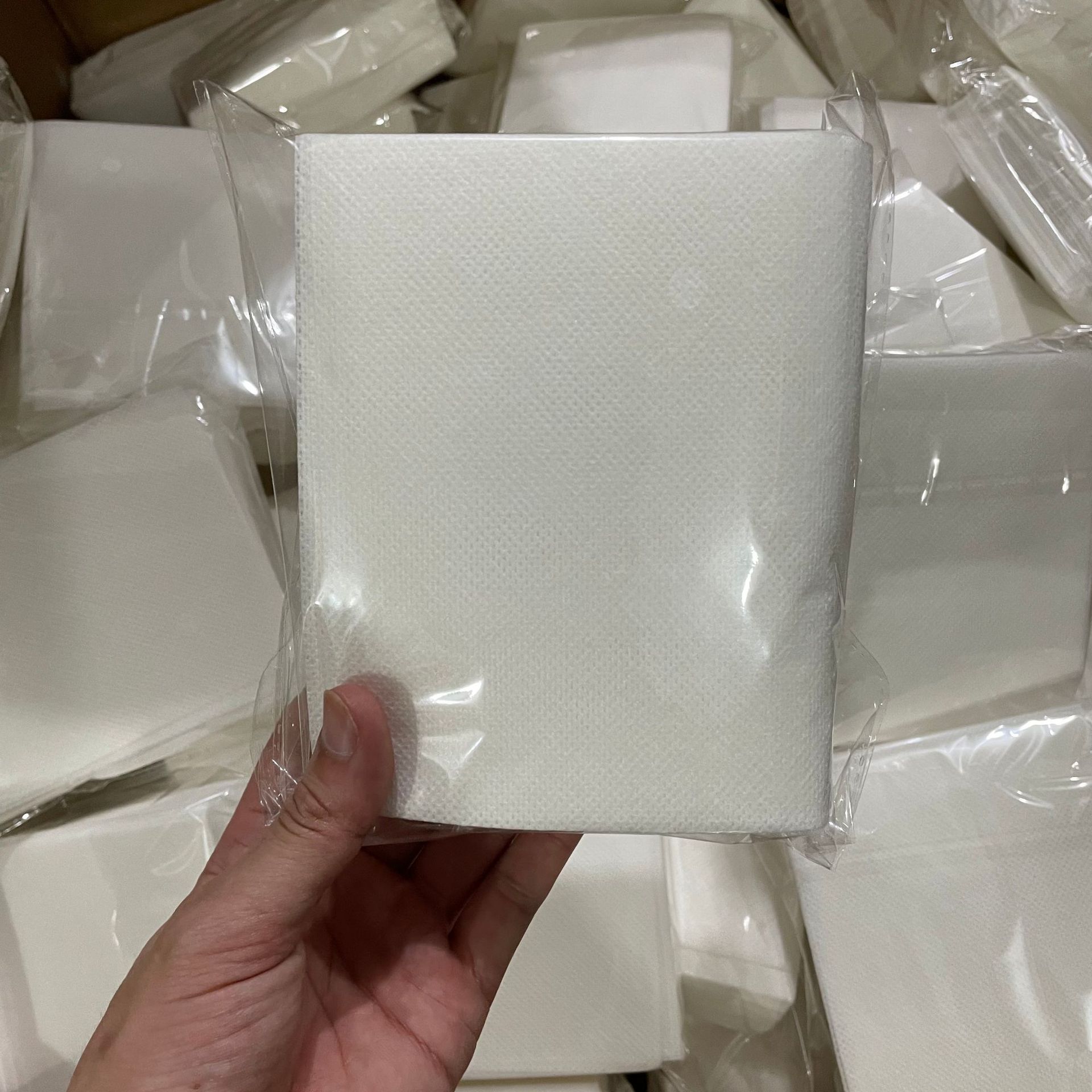 Anti-string dyeing color absorbing piece mixed wash color absorbing ...