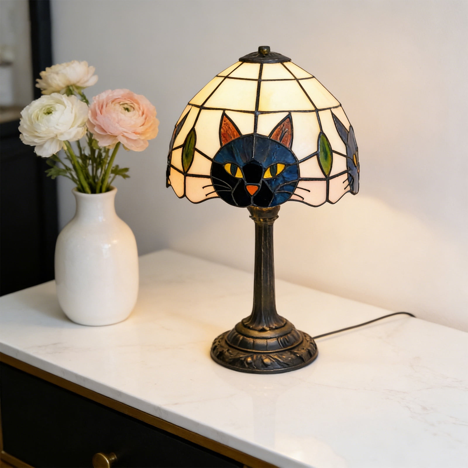 Antique Inspired Resin Black Cat Nightstand Lamp, Decorative Table Lamp with Resin Base, Cute Cat Themed Bedside Light for Bedroom Living Room Home Decor