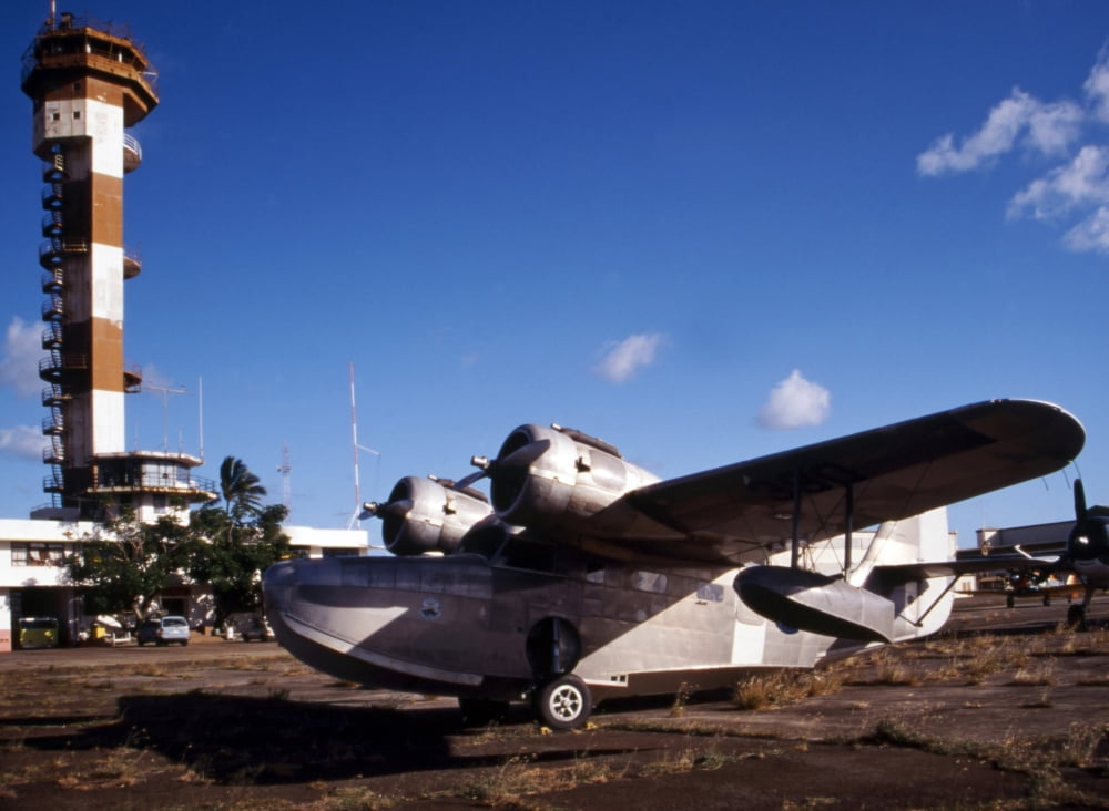 Antique Navy Seaplane parked in front of the World War II Control Tower on Ford Island Pearl Harbor Hawaii Canvas Art - Michael WoodStocktrek Images (16 x 12)