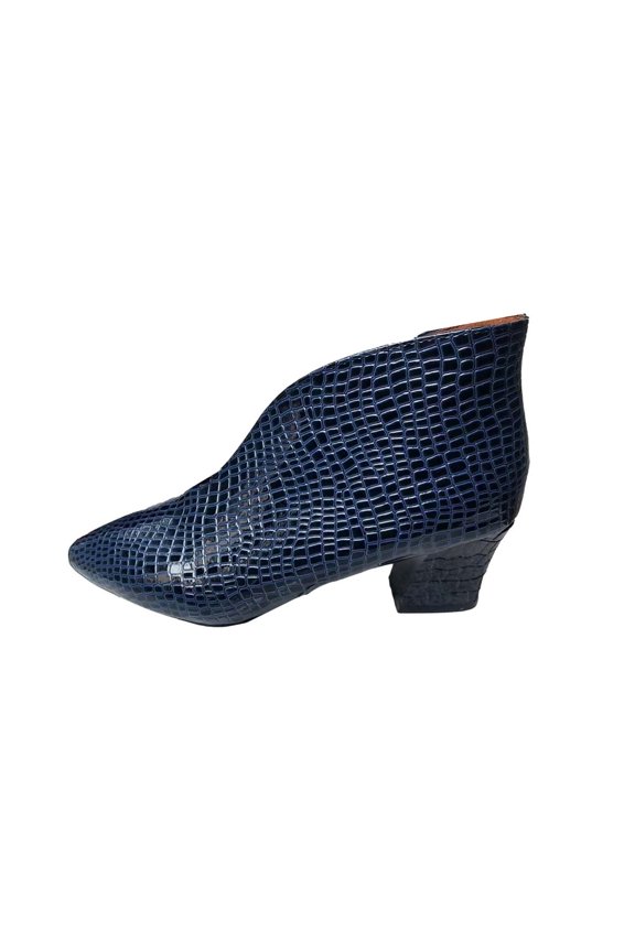 2025 Women's V Cut Ankle Booties Low Stacked Heel Booties Closed Toe Perforated Western Boots Zipper Short Shoes