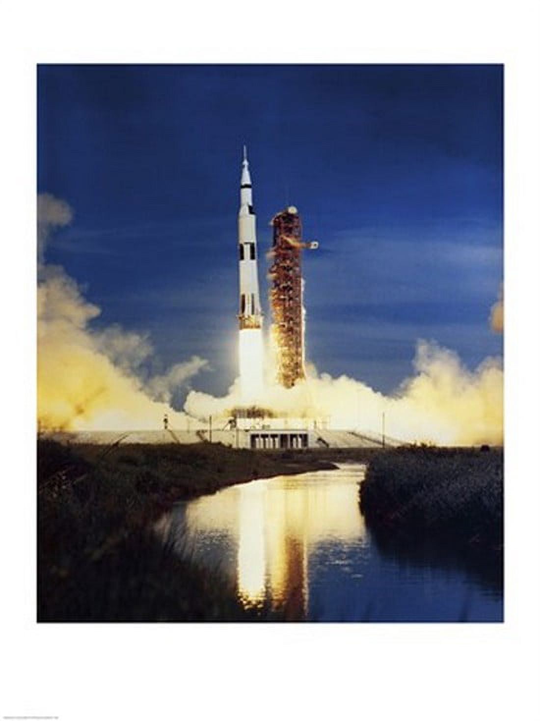 Apollo Saturn V Canvas Art - (18 x 24)