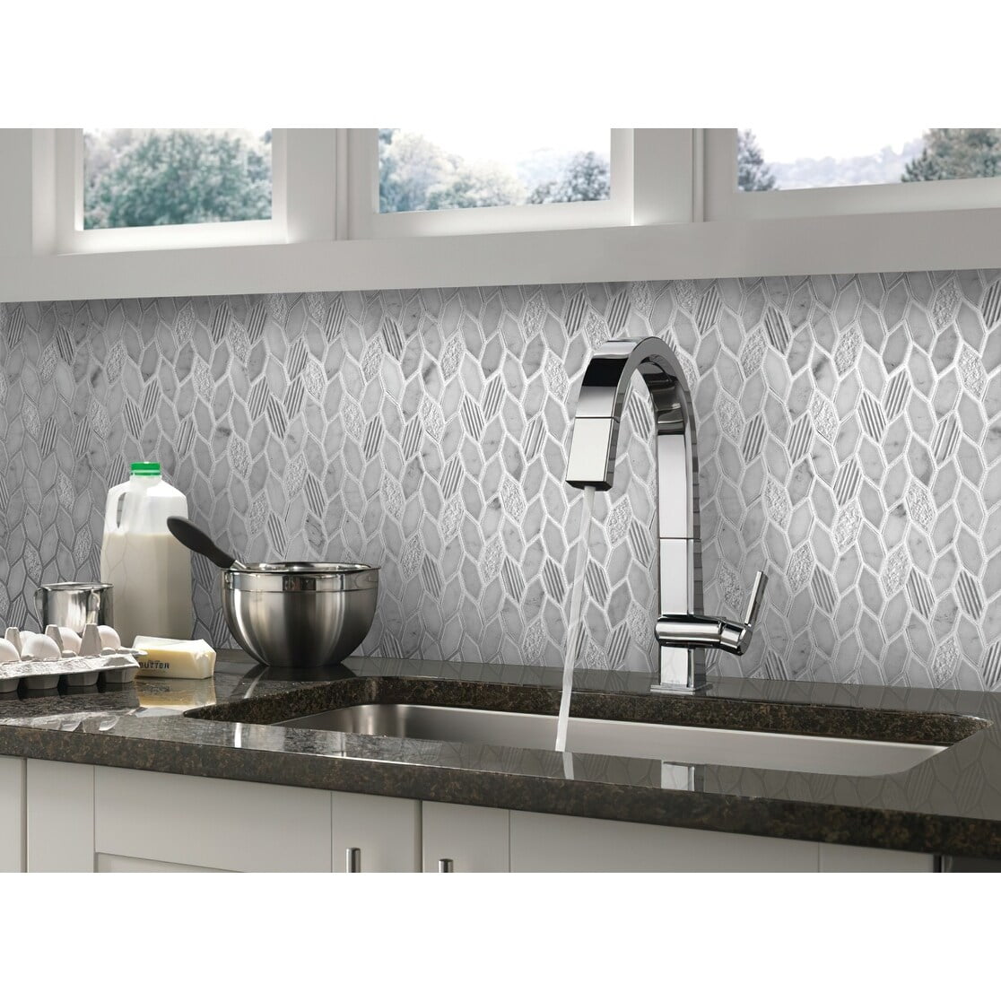 White and Gray Leaf Pattern Marble Mosaic Tile
