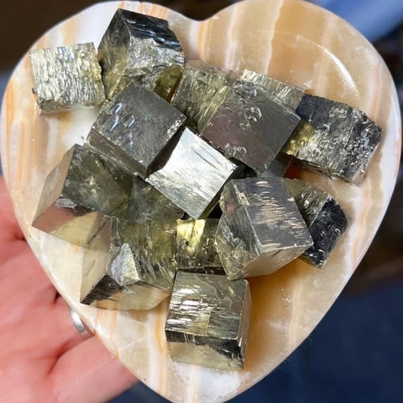 Approx 100g Natural Raw Pyrite Cubes Mineral Specimen, Genuine Natural Pyrite Crystal Stones for Collection Science Education, Rough Pyrite Crystal Display Specimen Home Decor