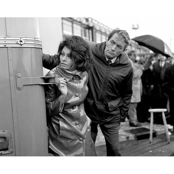 Arabesque 1966 Sophia Loren Gregory Peck hide by London bus 8x10 inch ...