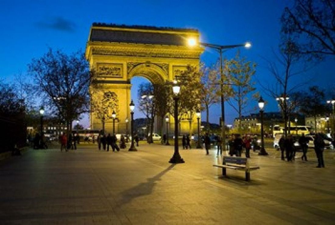 Arch of Triumph Paris France Canvas Art - David Barnes DanitaDelimont (26 x 18)