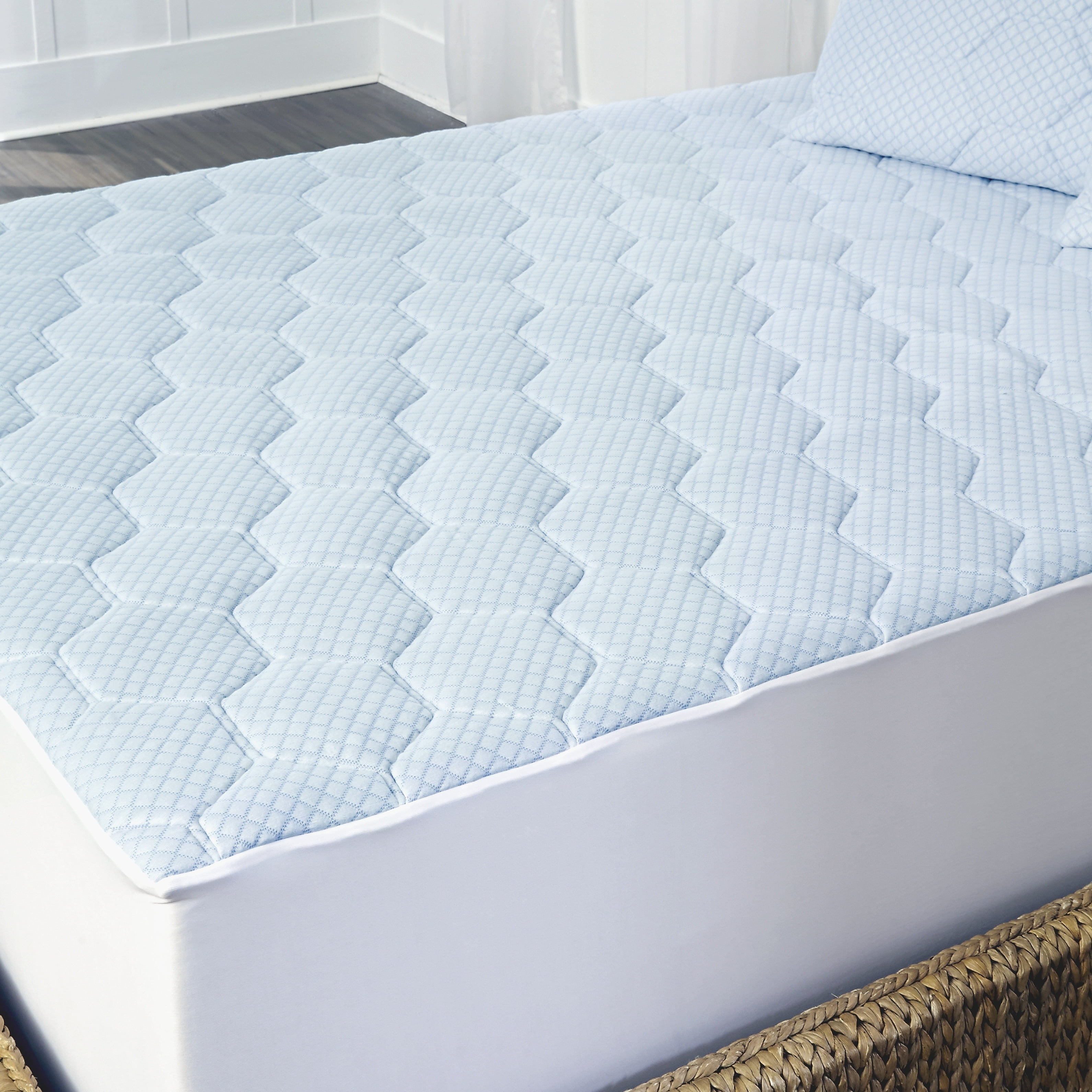 Arctic Sleep Cooling Gel Memory Foam Mattress Topper with Skirt King