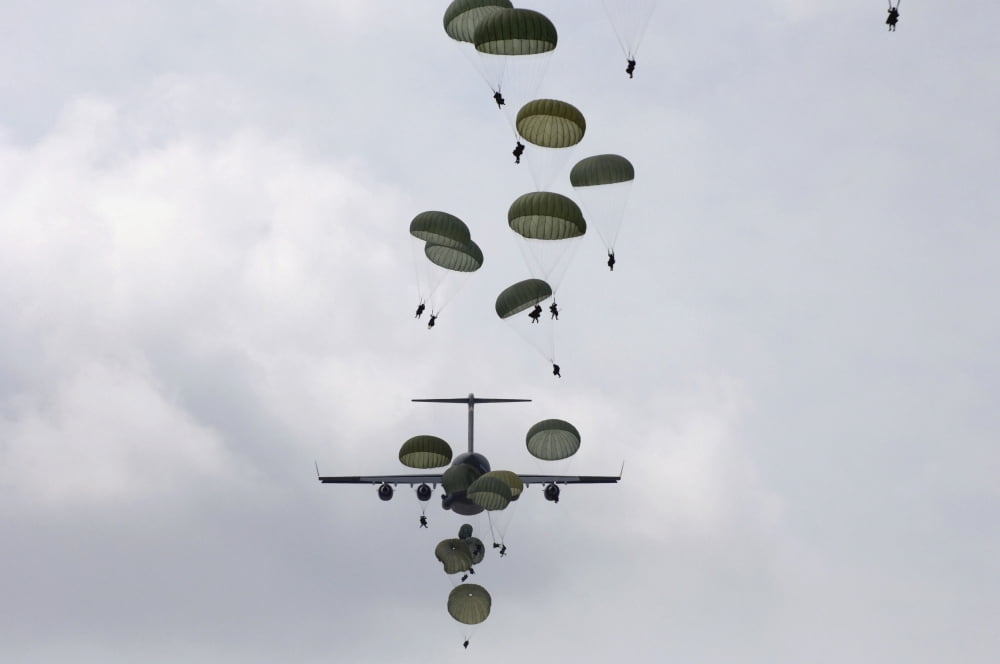 Army Soldiers jump out of a C-17 Globemaster III Canvas Art - Stocktrek Images (34 x 23)