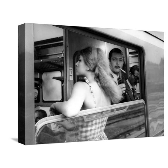 Art.com Divorce - Italian Style, Stefania Sandrelli, Marcello Mastroianni, 1961 Stretched Canvas Print Wall Art, 16" x 12"
