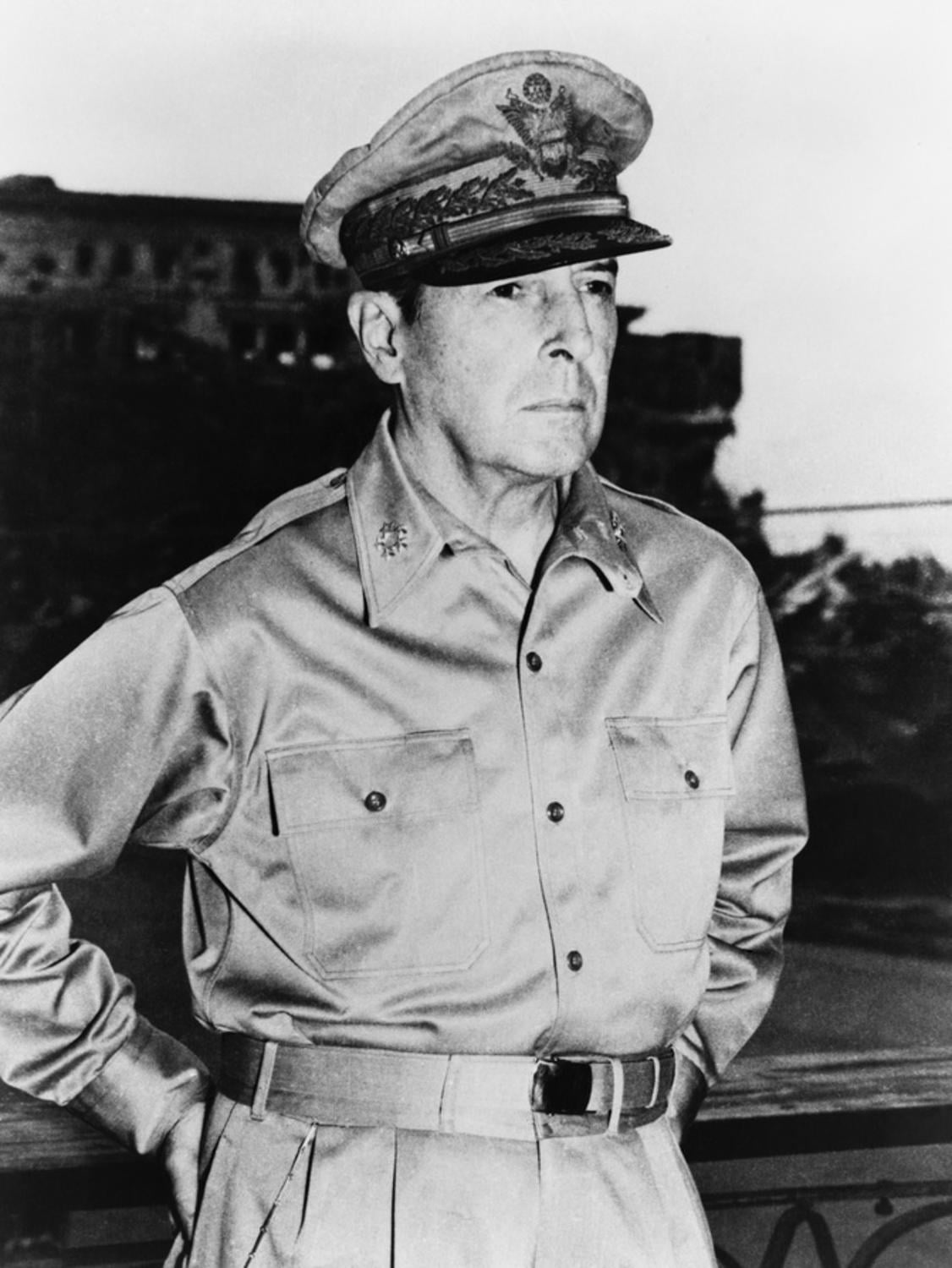 Art.com General Douglas Macarthur in the Last Days of World War 2 ...