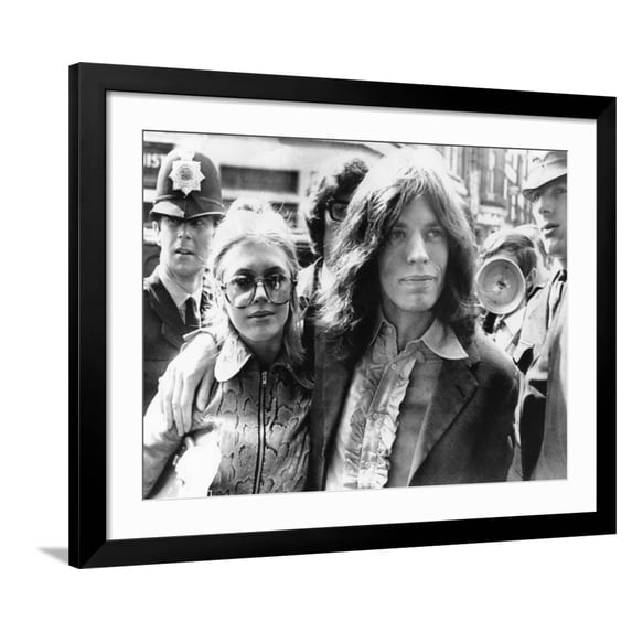 Art.com Mick Jagger and His Girl Friend, Singer Marianne Faithful Arrive at Magistrate's Court Photo, Black Frame Wall Art, 40" x 32"