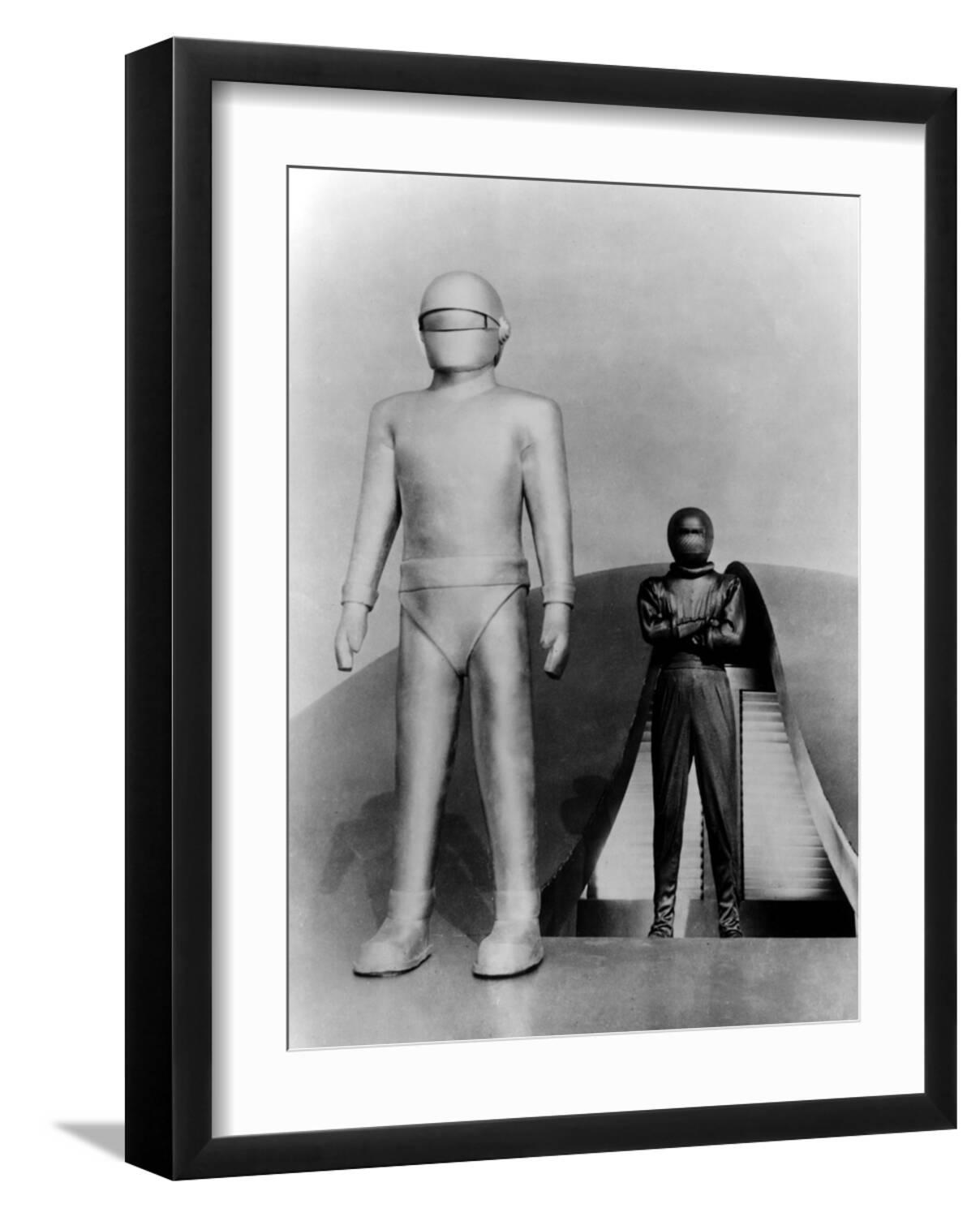 Art.com The Day the Earth Stood Still, Gort, Michael Rennie, 1951 ...