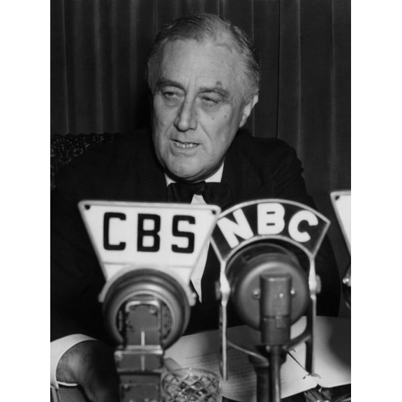 Art.com US President Franklin D. Roosevelt Delivering Fireside Chat On the European War, September 3, 1939 Photo, 24" x 32"
