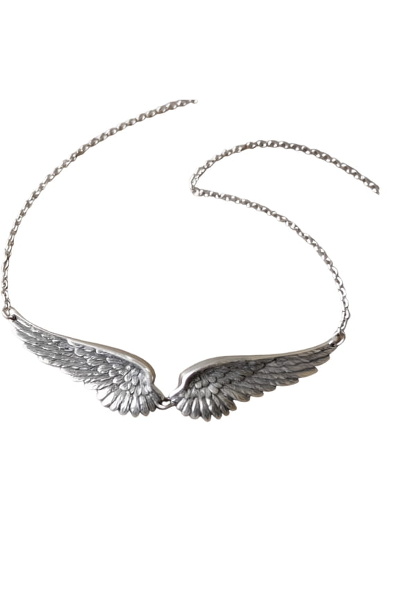 Artistic Feathered Pendant Necklace Lightweight And Comfortable Clavicle Chain For Layering And Outfits