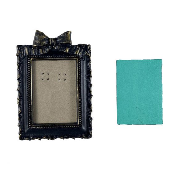 Artistic Handcrafted Resin Photo Frame with Retro Florals Pattern Ideal For Living Room Or Offices