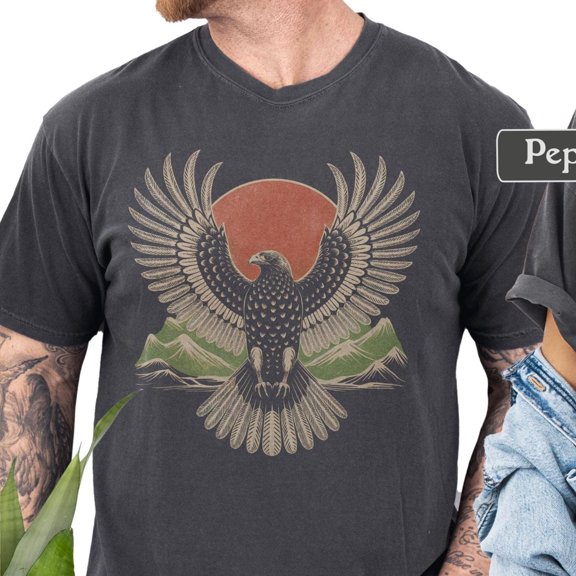 Artistic Hawk T Shirt Retro Nature Graphic Tee Faded Boho Bird Shirt Mountain Eagle Shirt