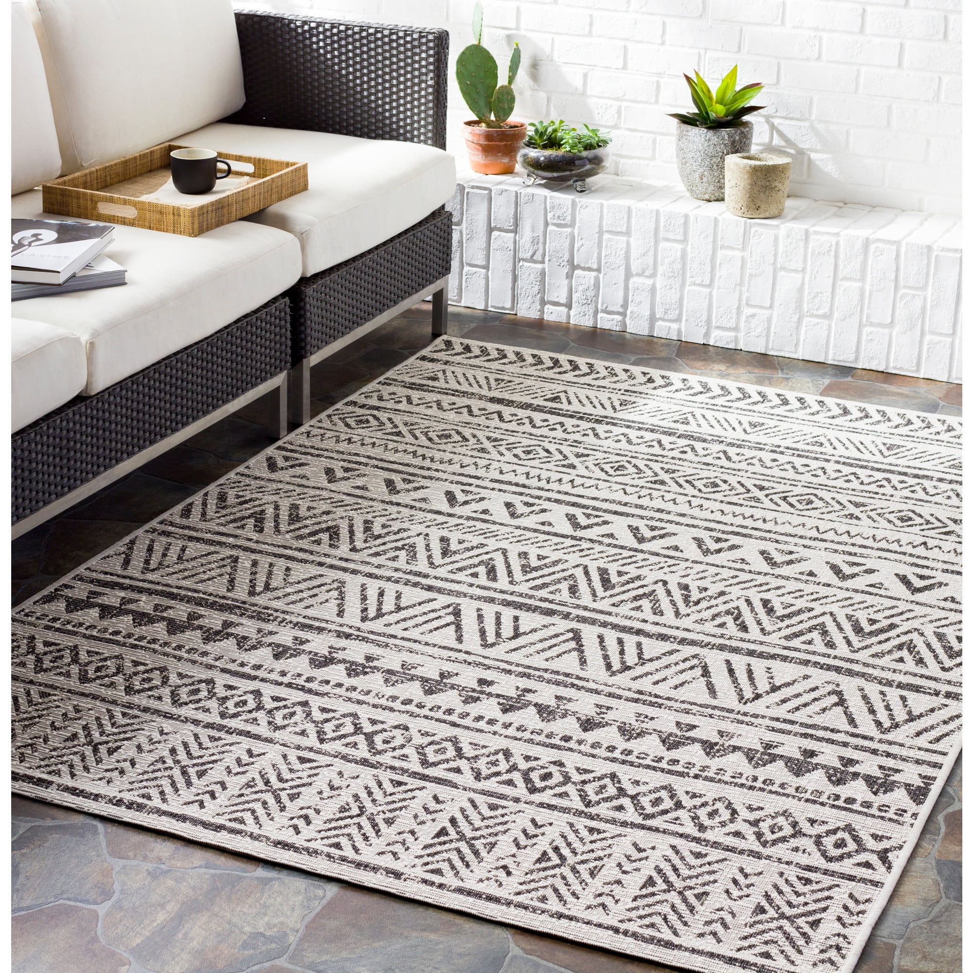 Charcoal and White Oval Synthetic Indoor/Outdoor Area Rug