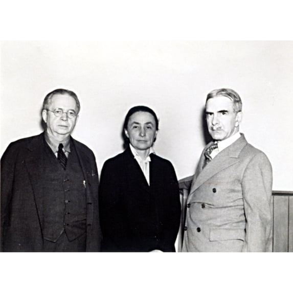 Artists History (24 x 18)