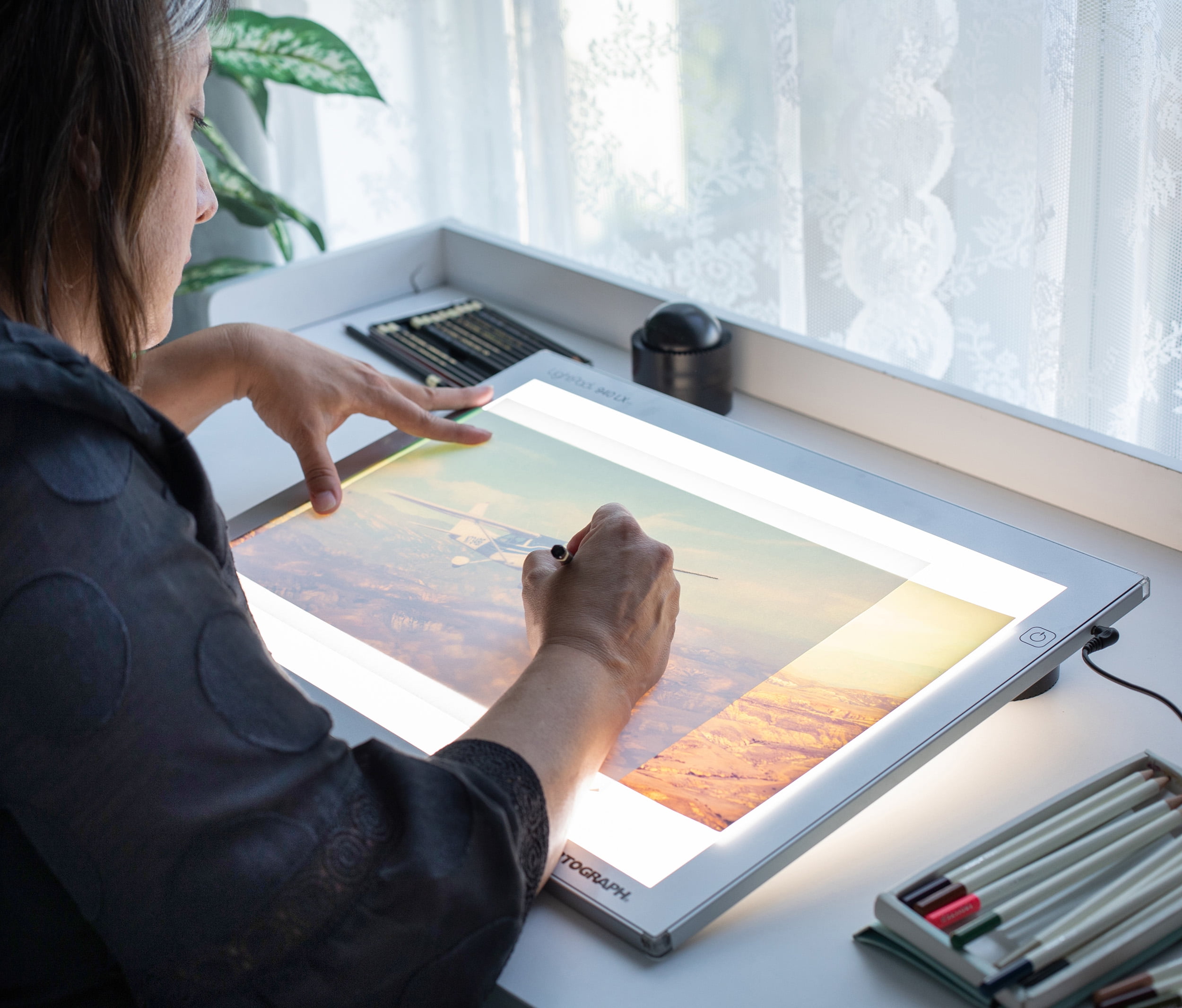 Artograph: LED Lightpad 940 12 x 17 inches Thin Dimmable LED Light Box for  Tracing and Drawing