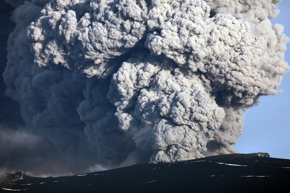 Ash cloud erupting from Eyjafjallajokull Volcano Iceland Canvas Art - Richard RoscoeStocktrek Images (35 x 23)