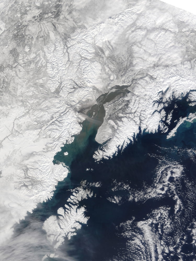 Ash plume from Mount Redoubt Alaska Canvas Art - Stocktrek Images (24 x 32)