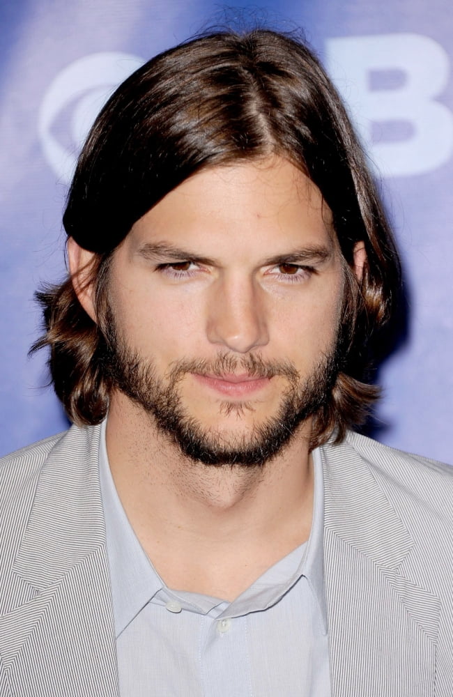 Ashton Kutcher At Arrivals For Cbs Upfront Presentation For Fall 2011 Canvas Art - (16 x 20)