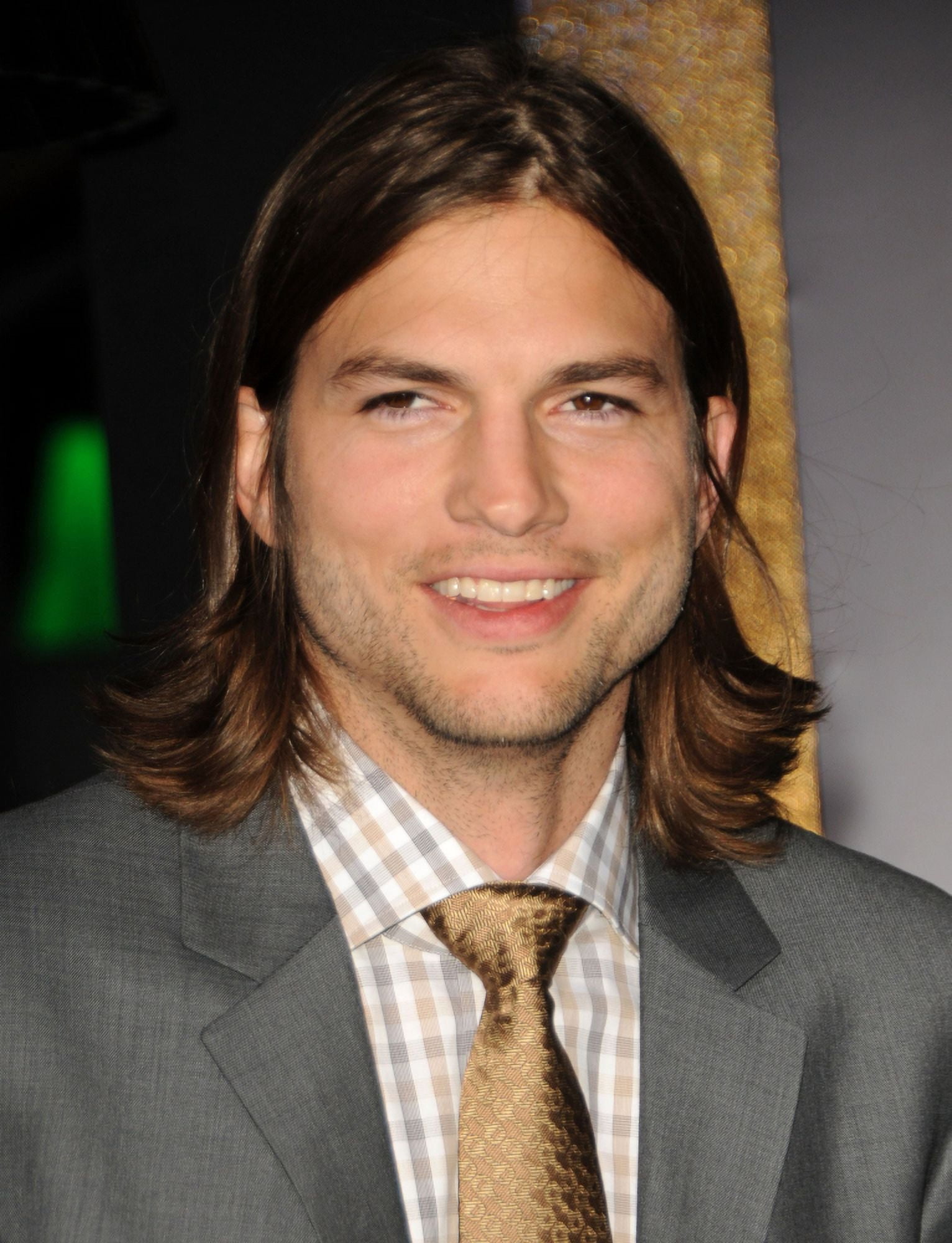 Ashton Kutcher At Arrivals For New YearS Eve Premiere Canvas Art - (16 x 20)