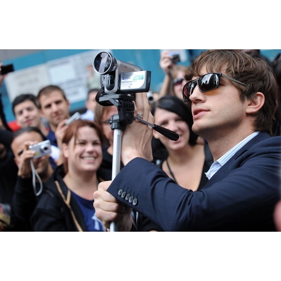 Ashton Kutcher At The Press Conference For Entertainment Industry Foundation I Participate Kick Off Promotes
