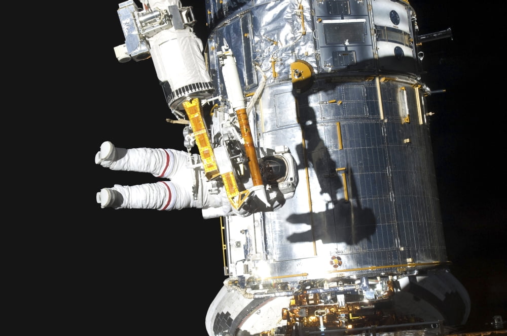Astronaut working on the Hubble Space Telescope during a spacewalk Canvas Art - Stocktrek Images (34 x 23)