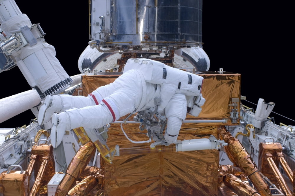 Astronaut working on the Hubble Space Telescope during a spacewalk Canvas Art - Stocktrek Images (34 x 23)
