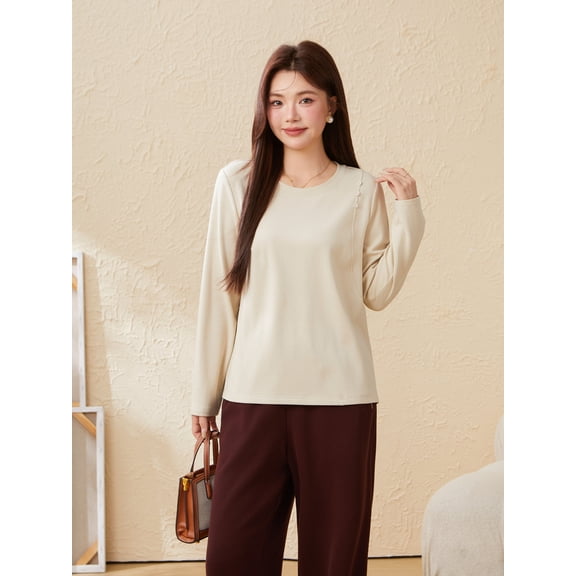Asymmetrical slim top with broken stitches