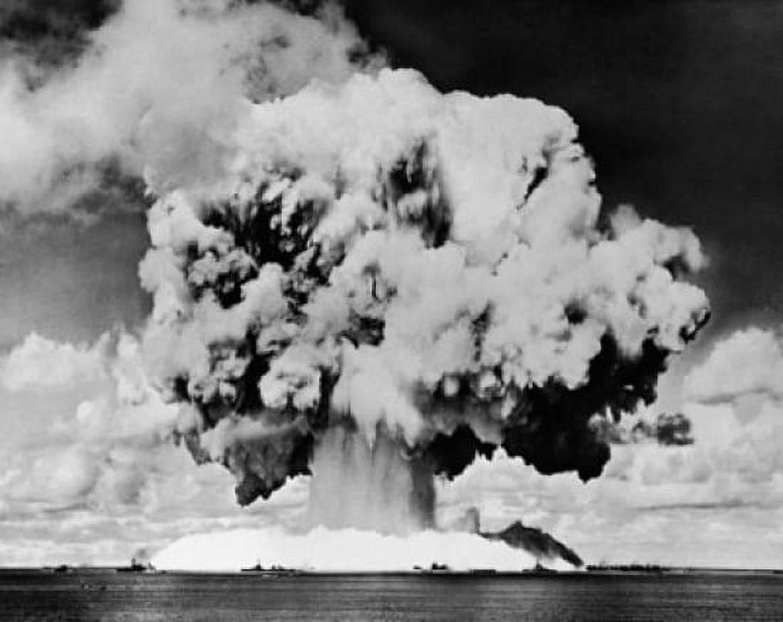 Atomic bomb explosion Bikini Atoll Marshall Islands July 24 1946 Canvas Art - (18 x 24)