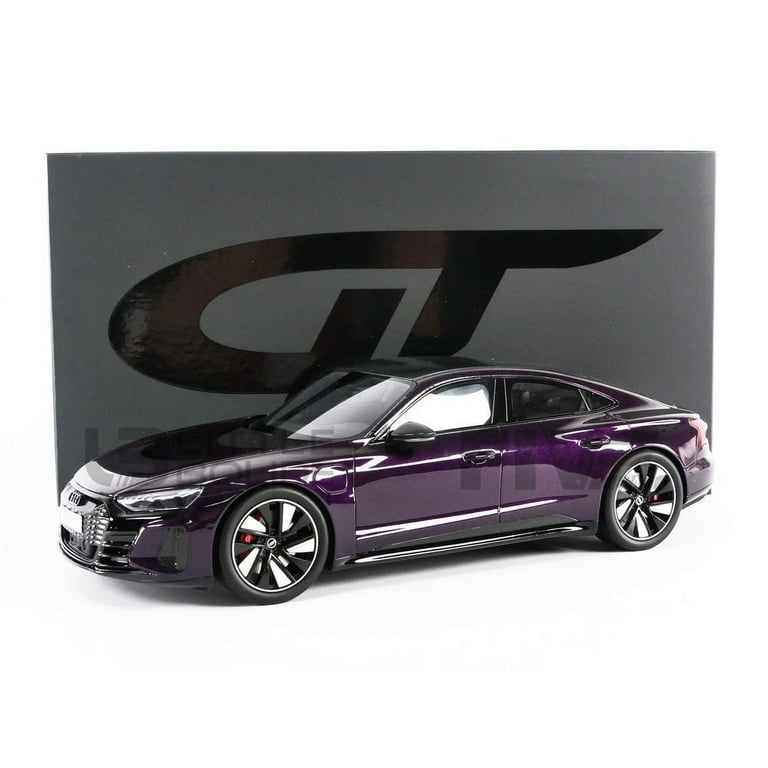 最新の激安 Carbon with Metallic Purple E-Tron RS Audi Top Model 1/18 乗用車
