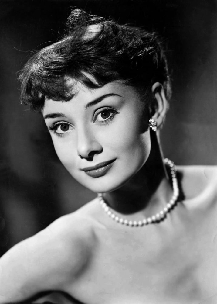 Audrey Hepburn Canvas Art - (16 x 20)