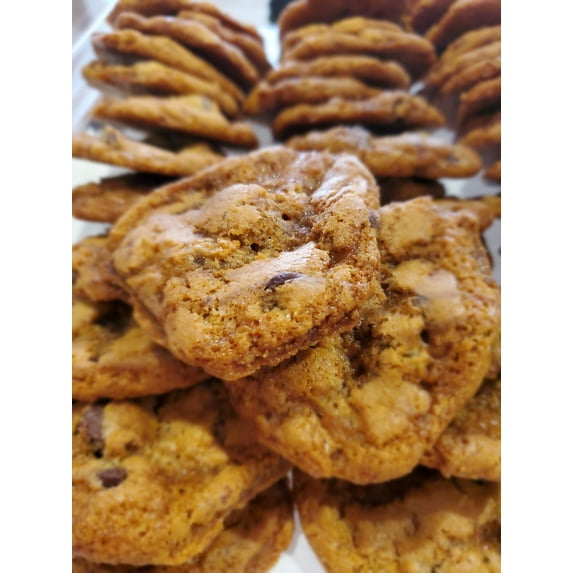 Aunt Kelly's Cookies Inc. Butter Crunch Chocolate Chip Baked Cookies, 1 Dozen, Tin