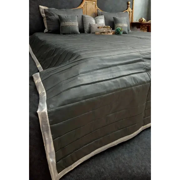 Aurelia Luxe Quilted Bedspread Set - Black