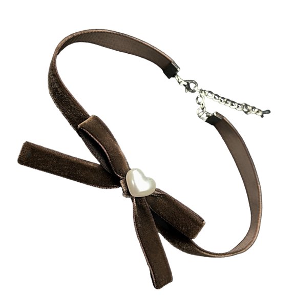 Aurgiarme Gothic Velvets Ribbon Choker Necklace with Heart Charm Bowknot Pendant Neckchain Clavicle Chain for Elegant Women