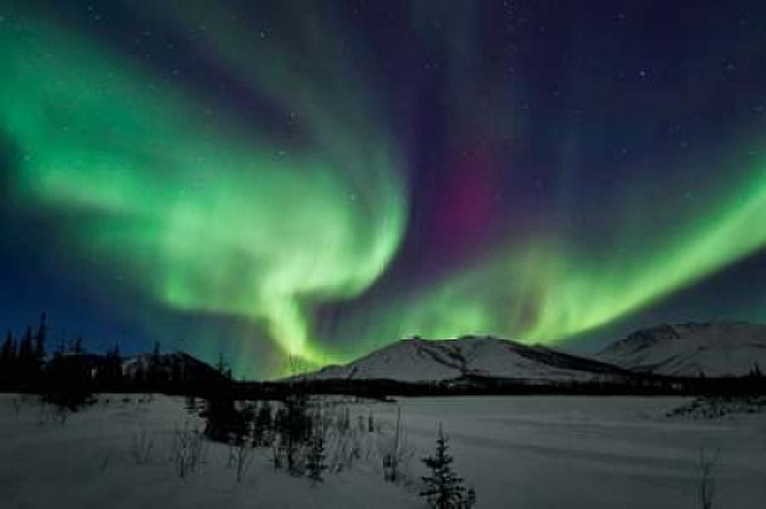 Aurora Borealis I Canvas Art - Larry Malvin (24 x 36)