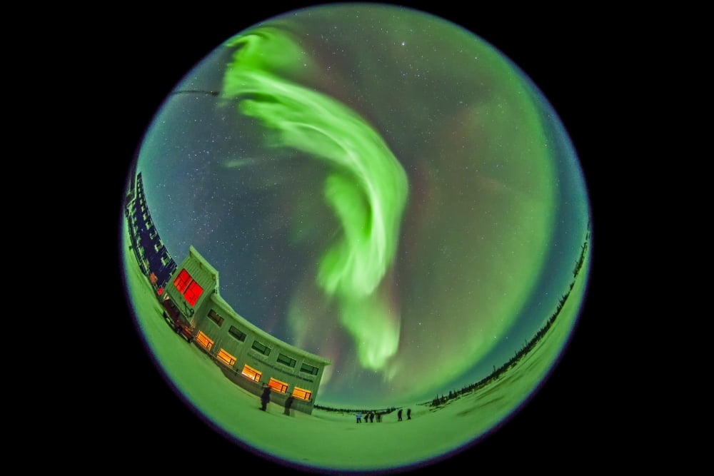 Aurora borealis over Churchill Manitoba Canada Canvas Art - Alan DyerStocktrek Images (17 x 12)