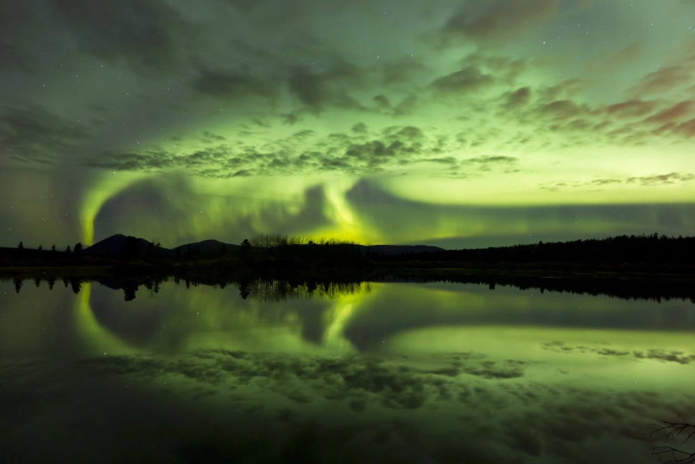 Aurora borealis over Fish lake Whitehorse Yukon Canada Canvas Art - Joseph BradleyStocktrek Images (18 x 12)