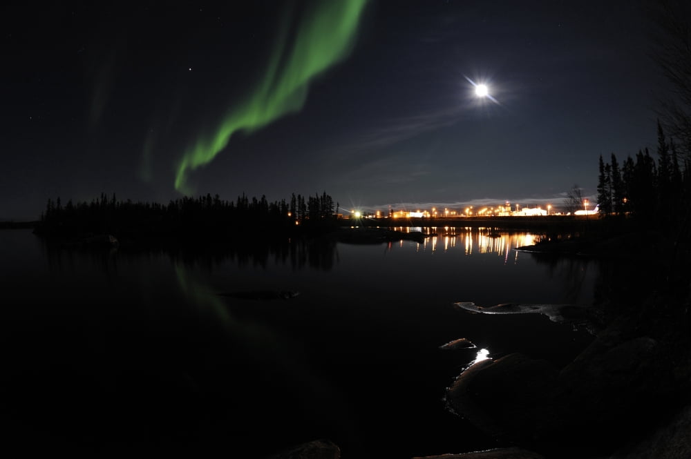 Aurora borealis over Long Lake Northwest Territories Canada Canvas Art - Jiri HermannStocktrek Images (18 x 12)