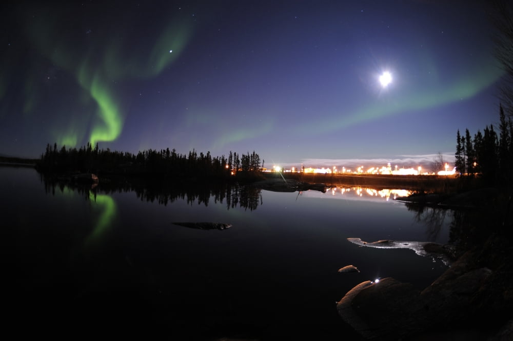Aurora borealis over Long Lake Northwest Territories Canada Canvas Art - Jiri HermannStocktrek Images (35 x 23)
