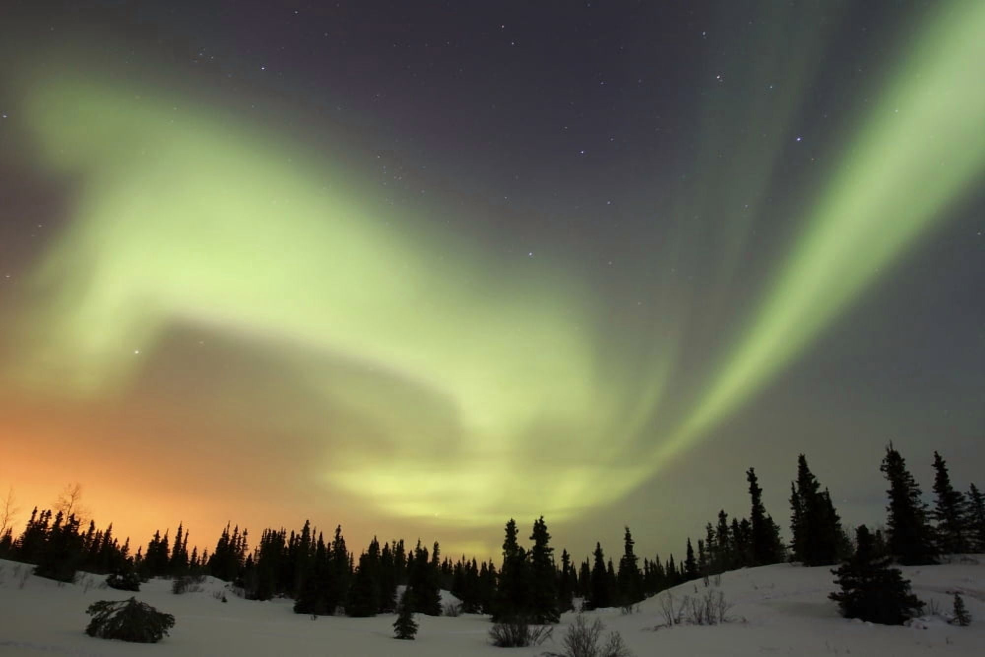 Aurora borealis over Ogilvie Mountains Dempster Highway Yukon Canada Canvas Art - Joseph BradleyStocktrek Images (18 x 12)