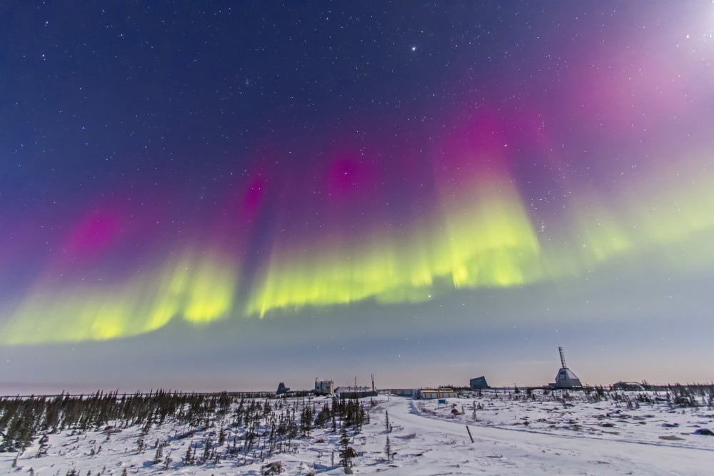 Aurora borealis seen from Churchill Manitoba Canada Canvas Art - Alan DyerStocktrek Images (18 x 12)
