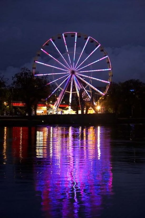Australia Melbourne Amusement Park Ferris Wheel Canvas Art - David Wall DanitaDelimont (17 x 26)