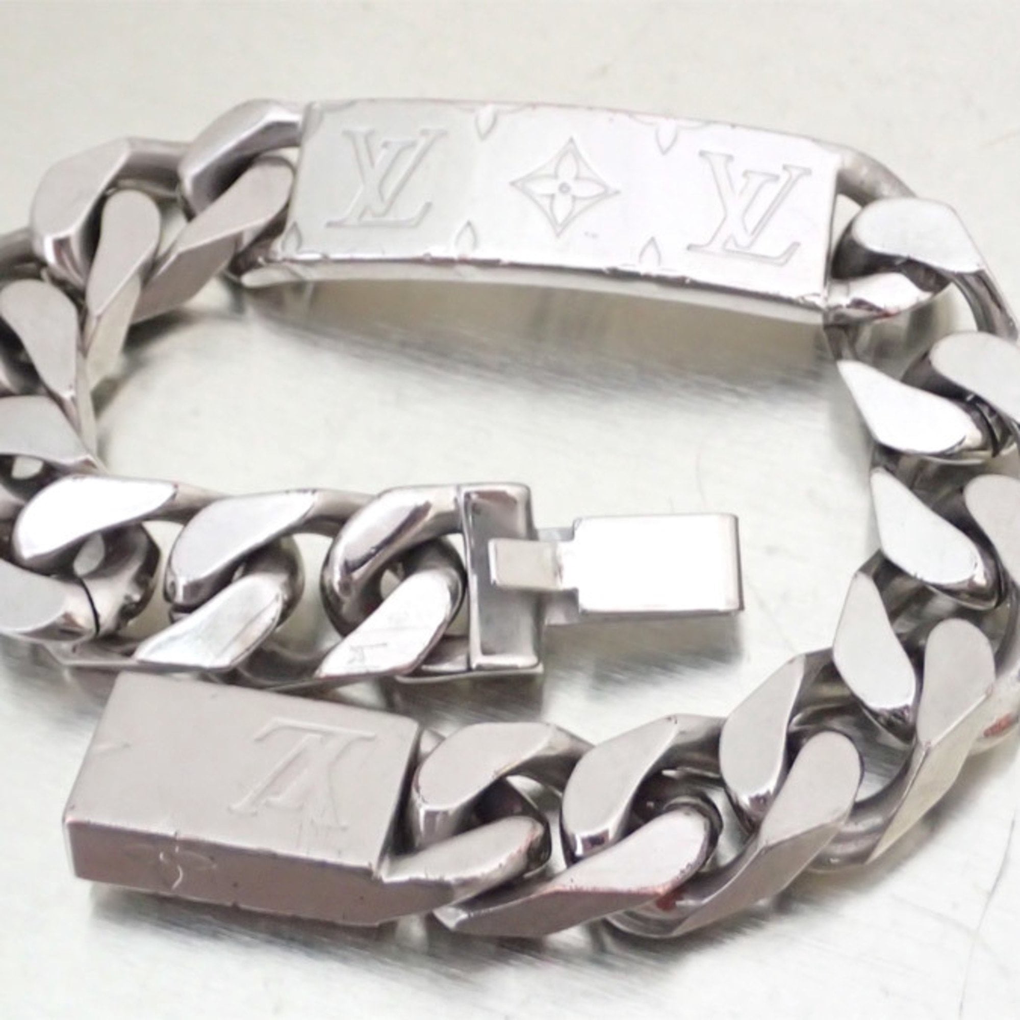 Authenticated used Louis Vuitton Louis Vuitton Bracelet Monogram Chain Metal Silver Unisex M62486, Adult Unisex, Size: One Size